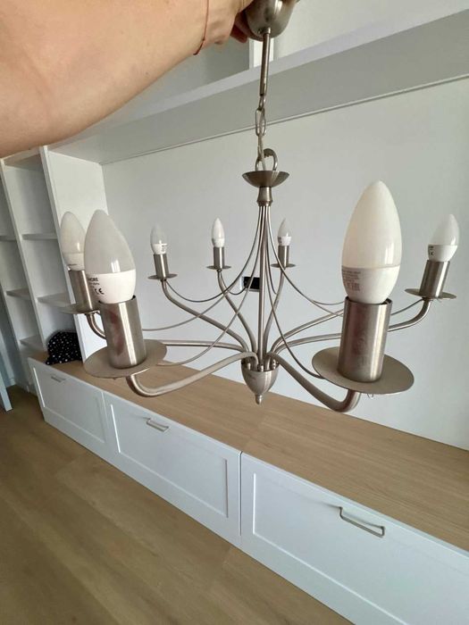 Lustra metalica argintie cu 8 brate