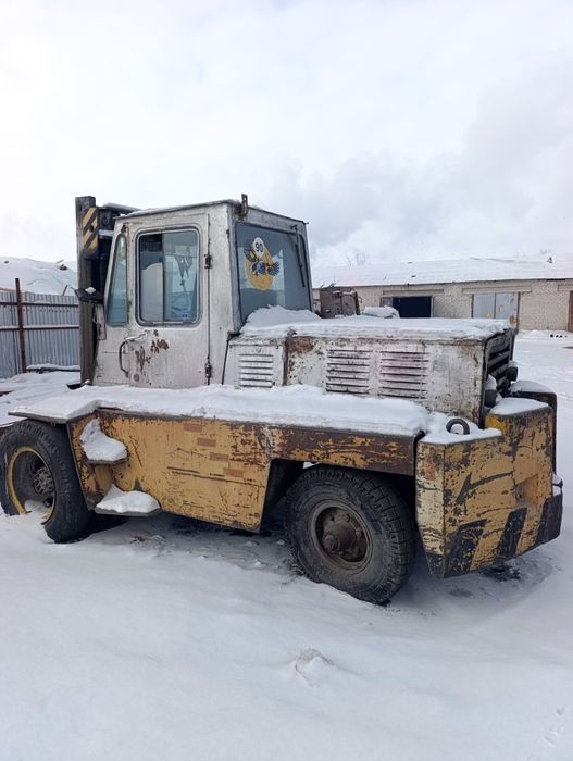 Вилочный погрузчик советский (кара)