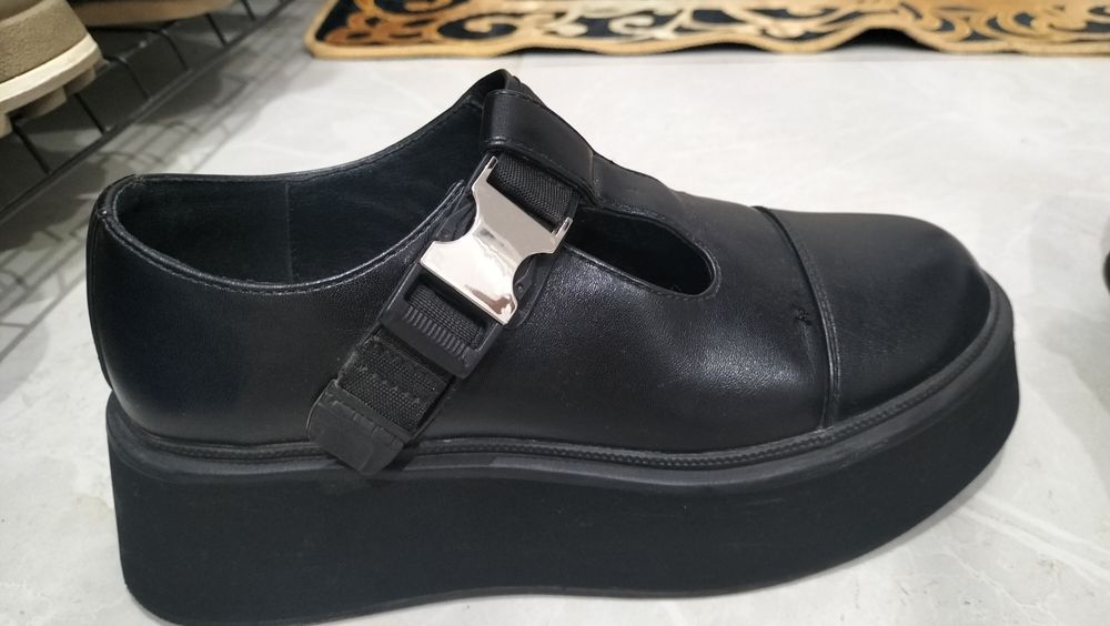 классические школьные туфли