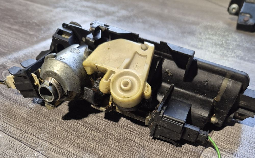 Ел брава и ключалка мерцедес w203  седан