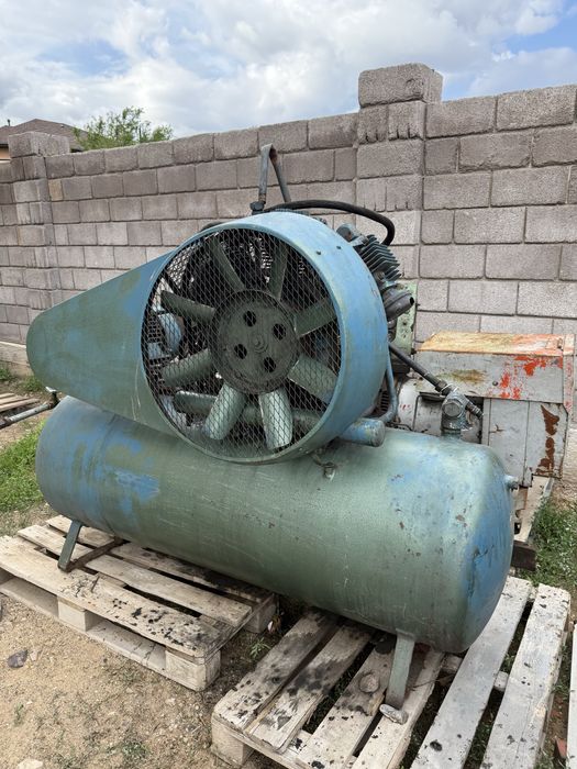 Продам промышленный компрессор