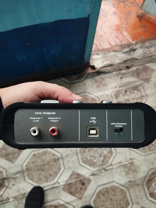 Zvukavoy karta va mikrafon sotiladi