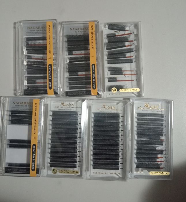 Vând extensii de gene