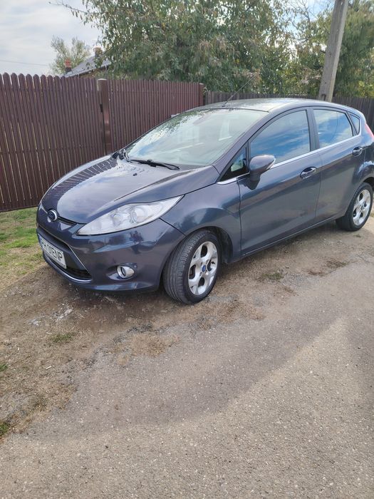 Vând  Ford fiesta