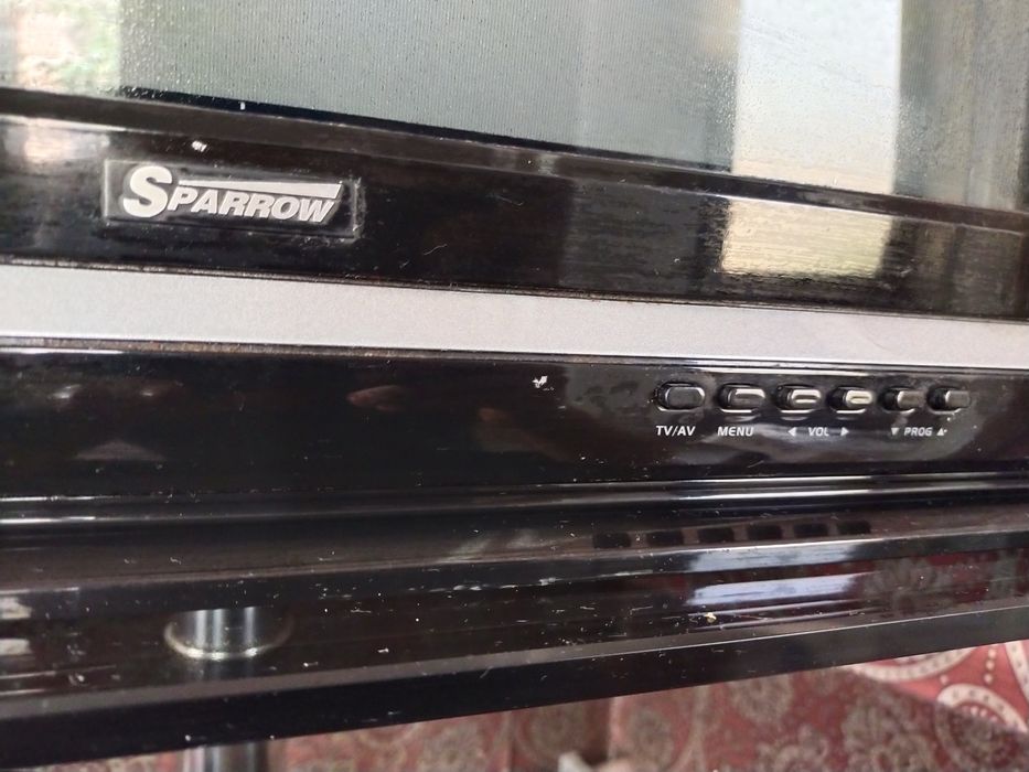 Телевизор с гарантией + подставка стеклянный