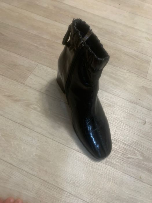 Продаются лаковые полусапожки
