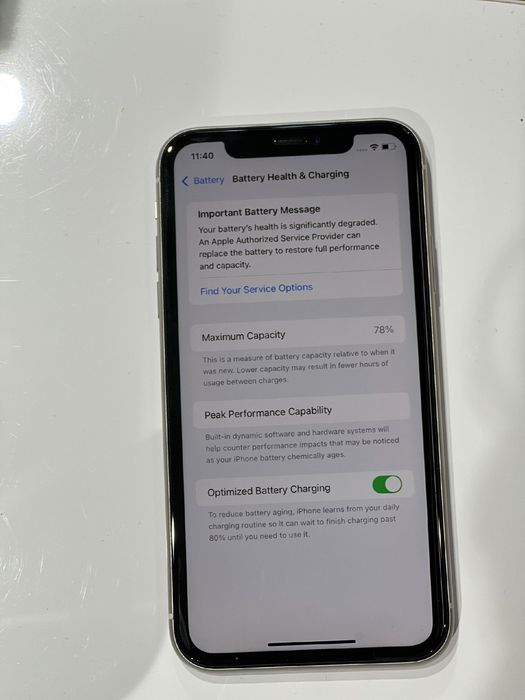 iPhone 11 — белый (256 ГБ)