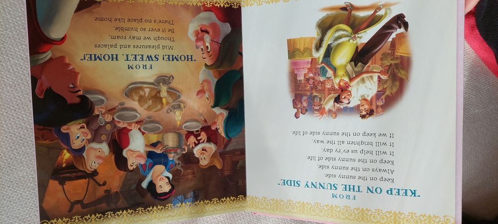 DISNEY с принцеси и диск - книжка за деца на английски език