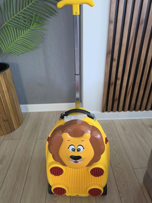 Troller copii nou, model Leu cu microfon, functie muzicala si Lego
