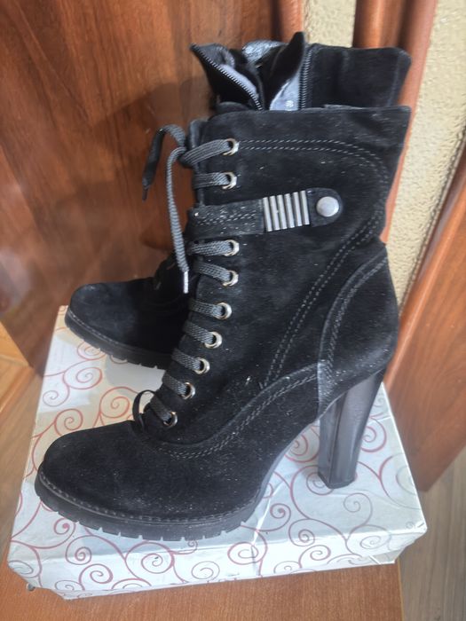 Продам полуботинки замшевые