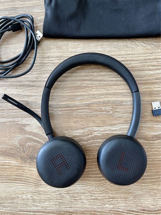 Casti wireless Poly Voyager 4320 UC, USBC, aproape noi
