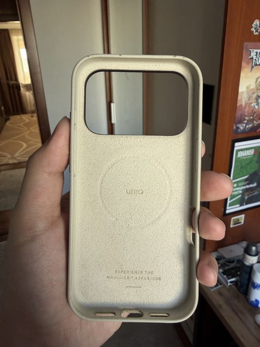 Фирменный чехол Uniq Iphone 17 pro