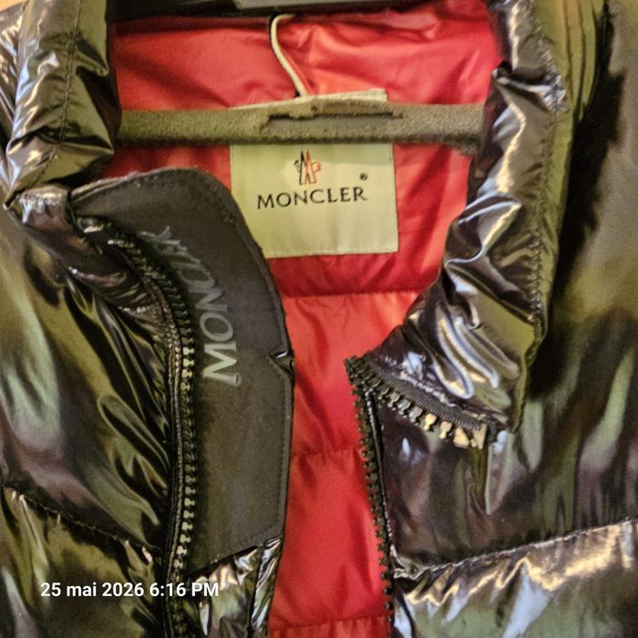 Vând jachetă -"MONCLER "-