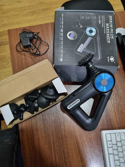 Универсальный массажер для тела с 12 насадками