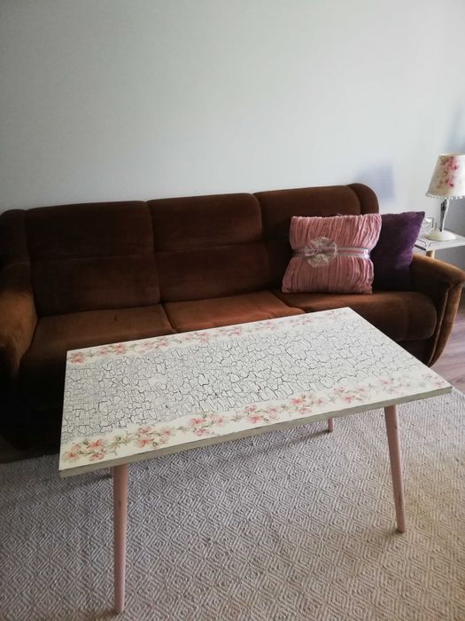 Холна маса ръчно декорирана