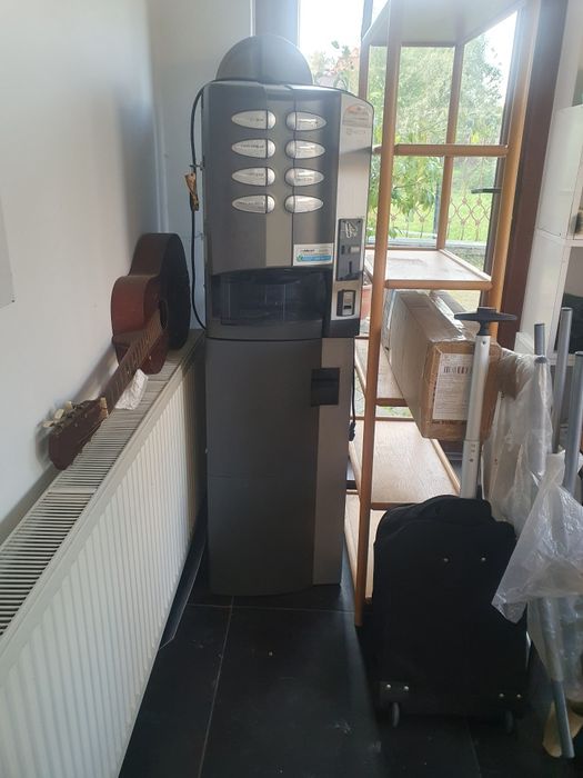 Vitrina frigorifica si ap de cafea Daily.