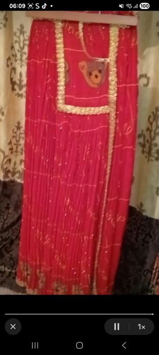 Haine rosi cu pietre Moschino de vanzare