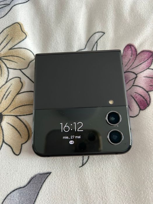 Samsung flip 4 128 GB