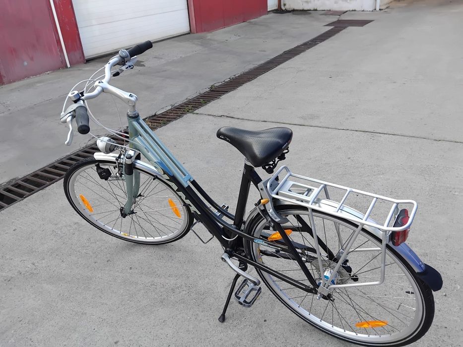 Vând bicicleta Giant din aluminiu pentru damă
