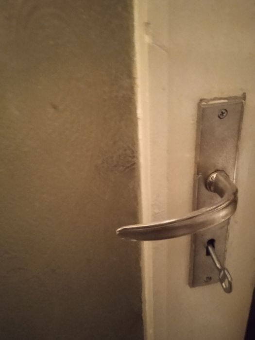 Продавам холна врата