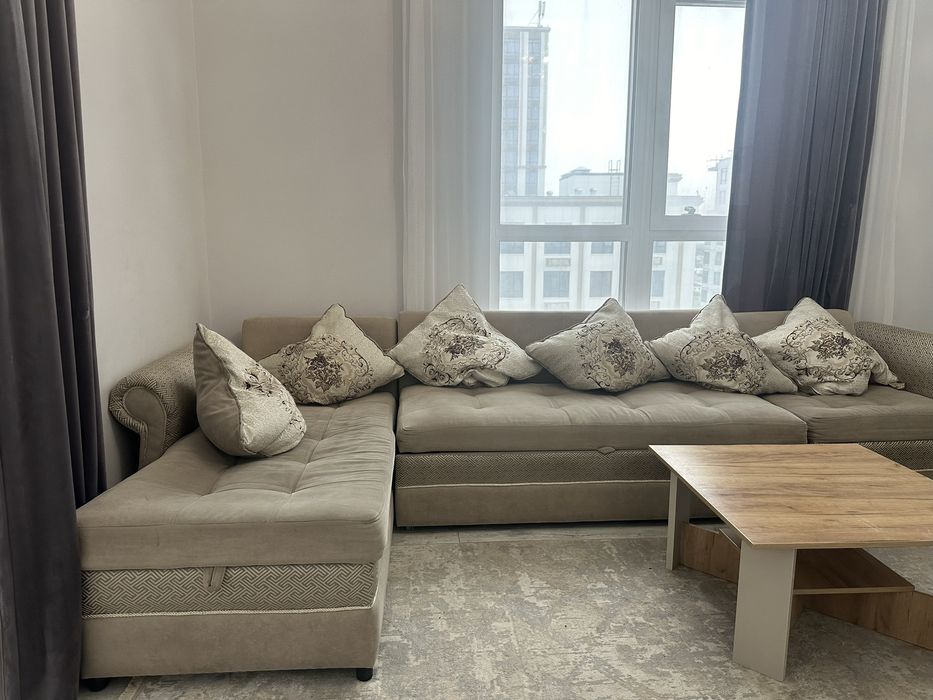 Раскладной диван с ящиком для белья.