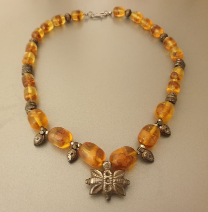 Colier vechi argint cu chihlimbar