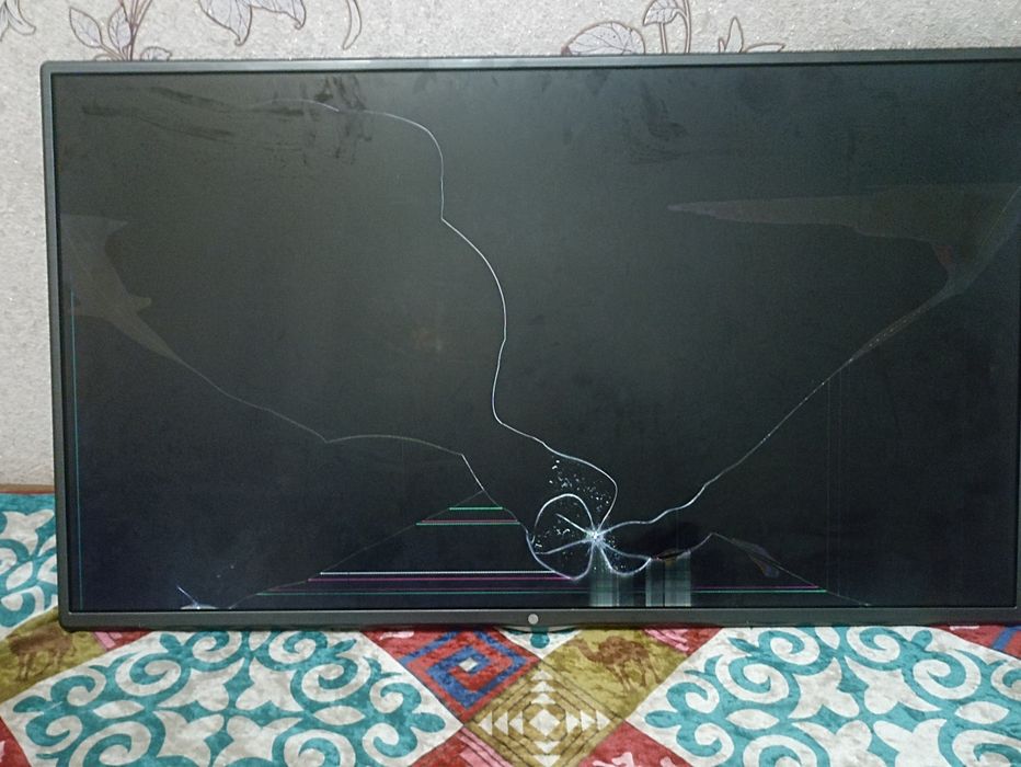 Продам телевизор на запчасти