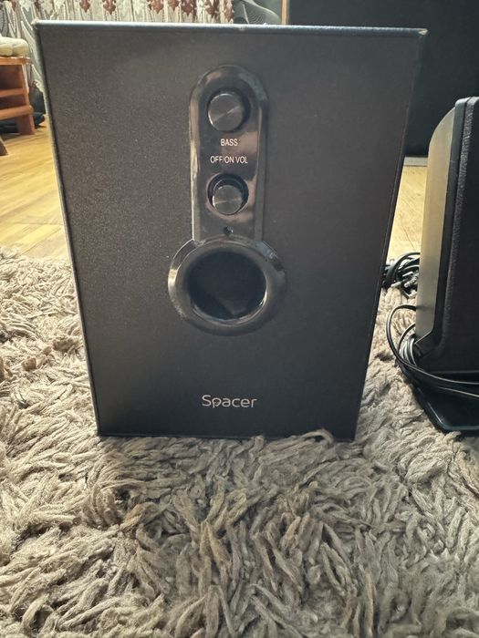 Boxe cu conectare prin cablu