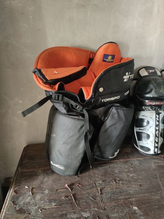 Продам защиту хоккейную