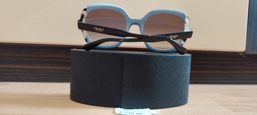 Слънчеви очила Prada от 219 € на 220 лв.
