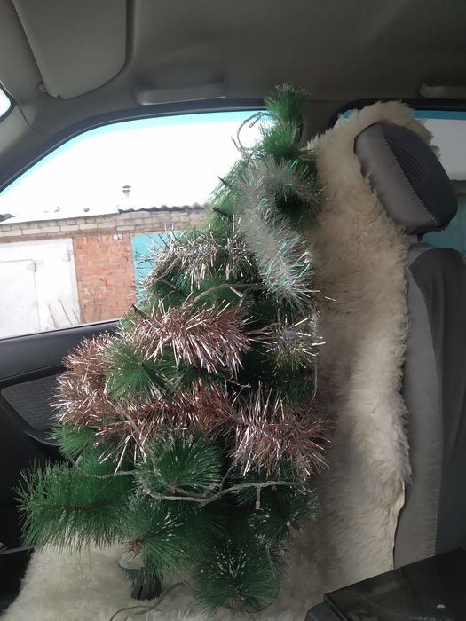 Продам,искусственную ёлку -4500