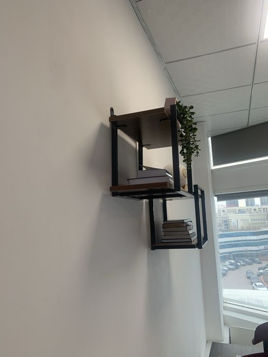 Столы, полоки, вешалка