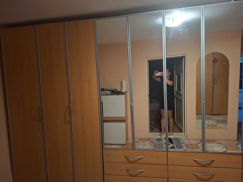 Dulap haine cu oglinzi si sertare