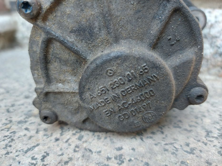 Вакуум помпа Мерцедес Ц , Е , Вито / Mercedes C 204 , E class 212