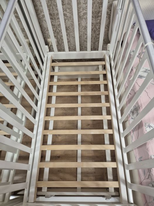 Продам кроватку детскую с матрасом