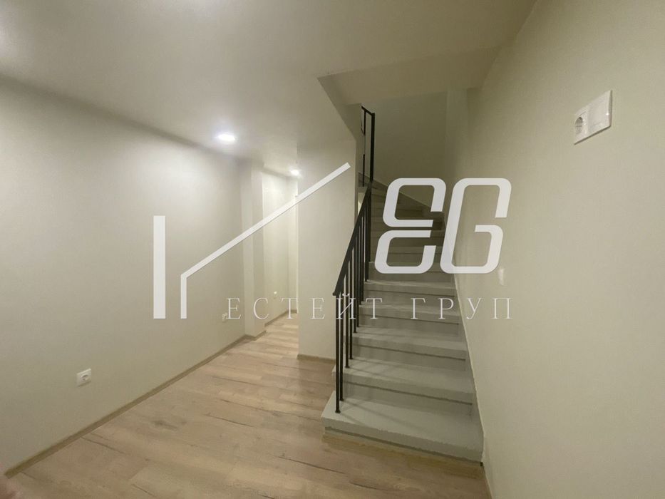 Дава се под наем Офис в Варна, Колхозен пазар - 49 кв.м за 382.5 € - Снимка #1