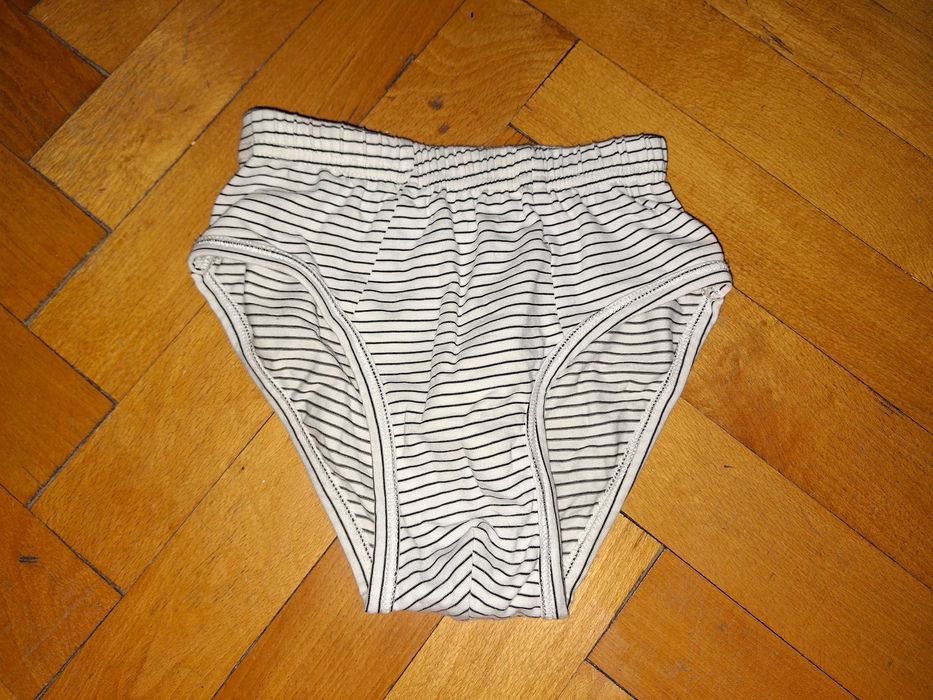 Подарявам дрешки и играчки