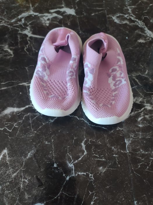 Продам кроссовки и макасины