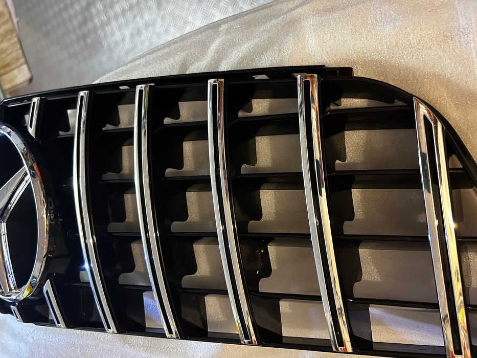 Предна решетка(маска)GTR за Mercedes W204