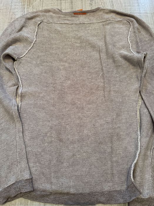 Продавам два пуловера на BOSS и BOSS orange