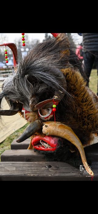 Кукерски маски от кожа и дърво