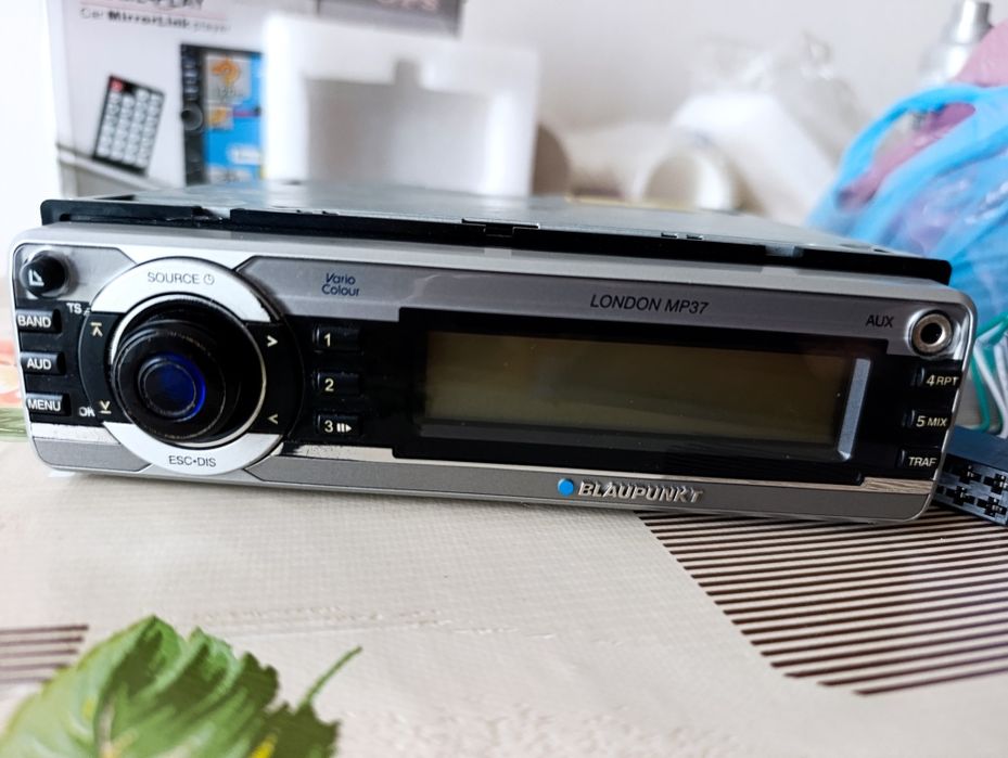 Vând radiocasetofon cu CD auto Blaupunkt London MP37 model vintege
