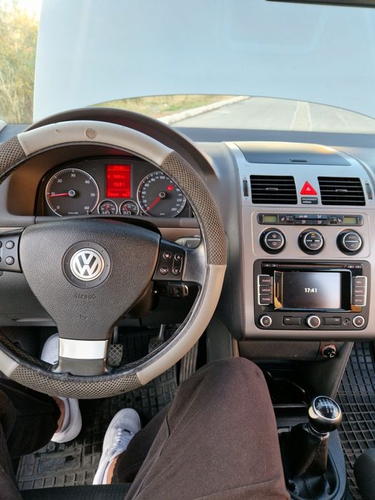 VOLKSWAGEN Touran 2010 — imagine 5