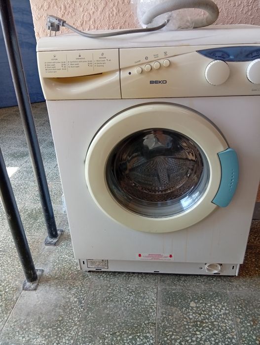 Продавам пералня БЕКО