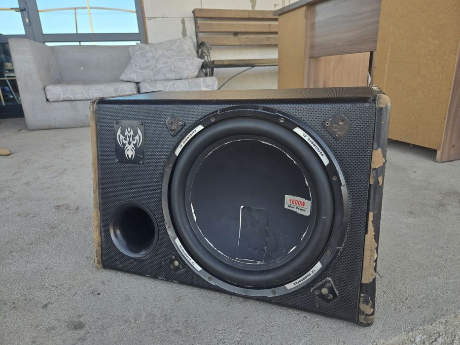 Продаю сабуфер на машину