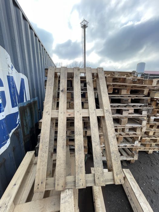 Ishlatilgan yog‘och poddonlar sotiladi