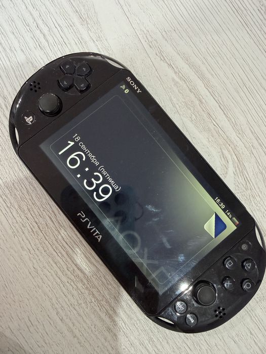 продам прошитую ps vita