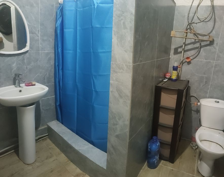 Времянка возле арки в Ынтымак