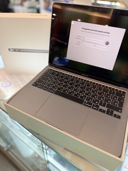 Macbook Air M1 256 EAC 17 циклов 100% акб