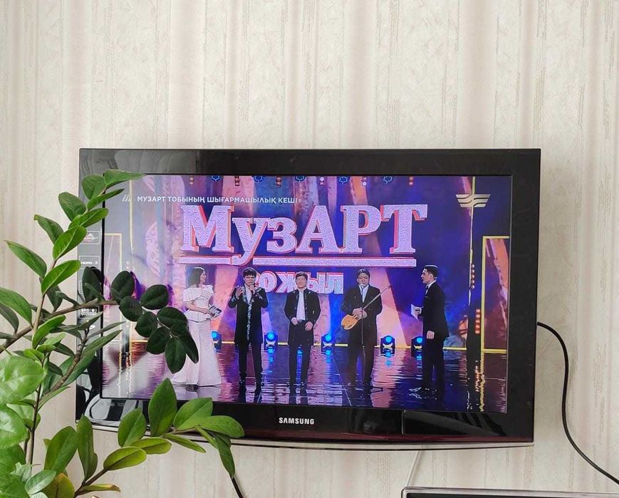 Телевизор Самсунг б/у  диагональ  32 дюймов